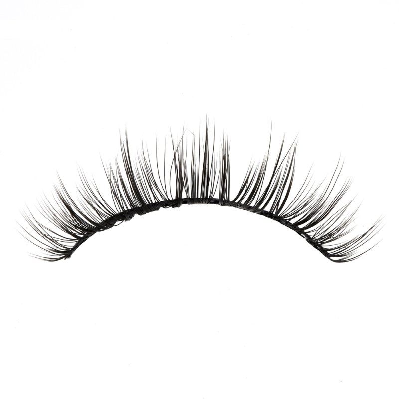 natural Short Wispy lashes wearing effect