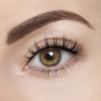 Manga natural mink lashes wearing effect with model