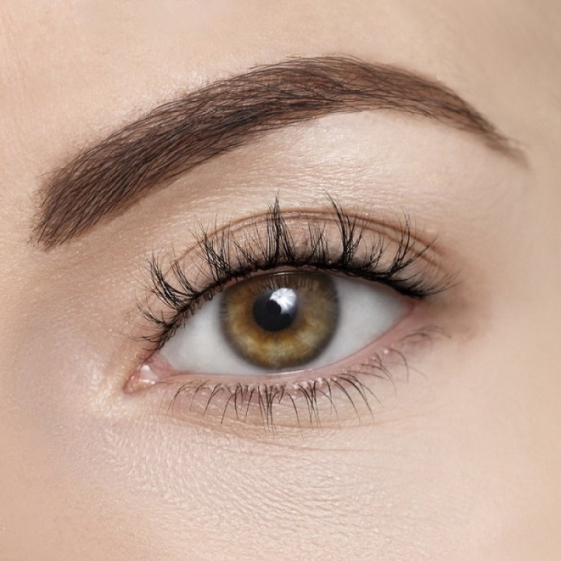 premium natural mink lashes wearing effect with model